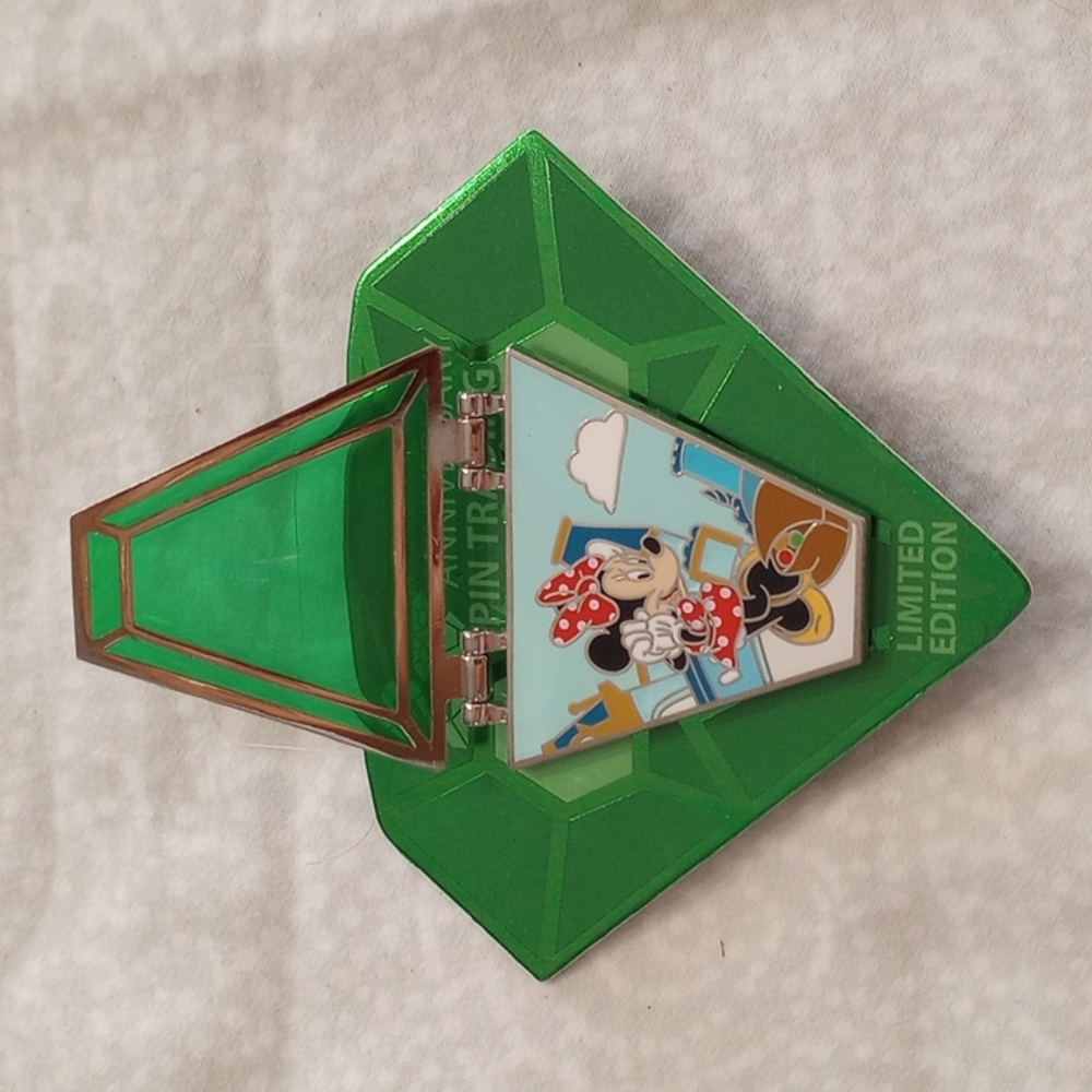 Disney 20th Anniversary Pin Trading Minnie Mouse Emerald pin